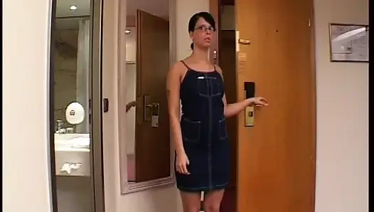 Alman Kapılarının Arkasında Özenle Siktir Edilir - Tam Film