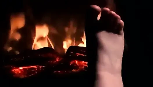 Aku lagi asik footjob hot sampai kakiku dicrot sperma hangat!