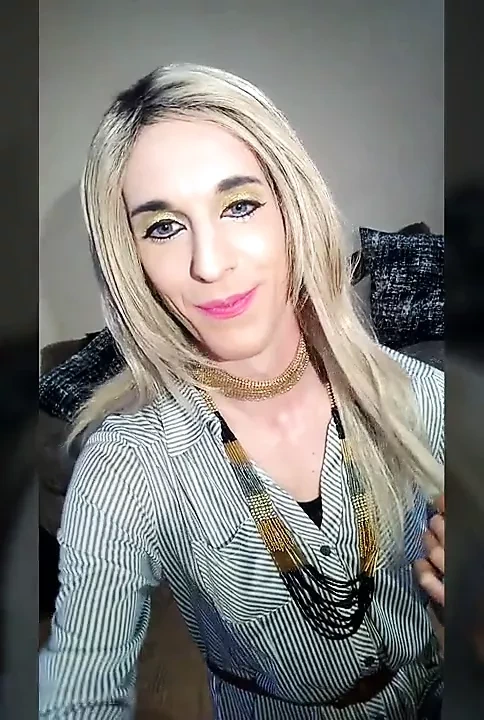 Zara Valentino big dick shemale jerking off solo play.