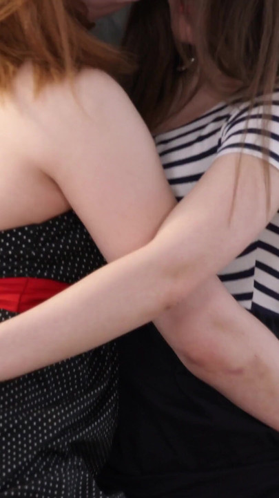 Bebek bamby ve rebeca fox - 4k - iki minx arkadaşını üçlü grup sekse çekiyor