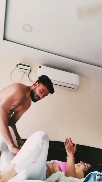 Zapanjujući trenutak od "žene tvog prijatelja glasno u hotelskoj sobi, dio 2"