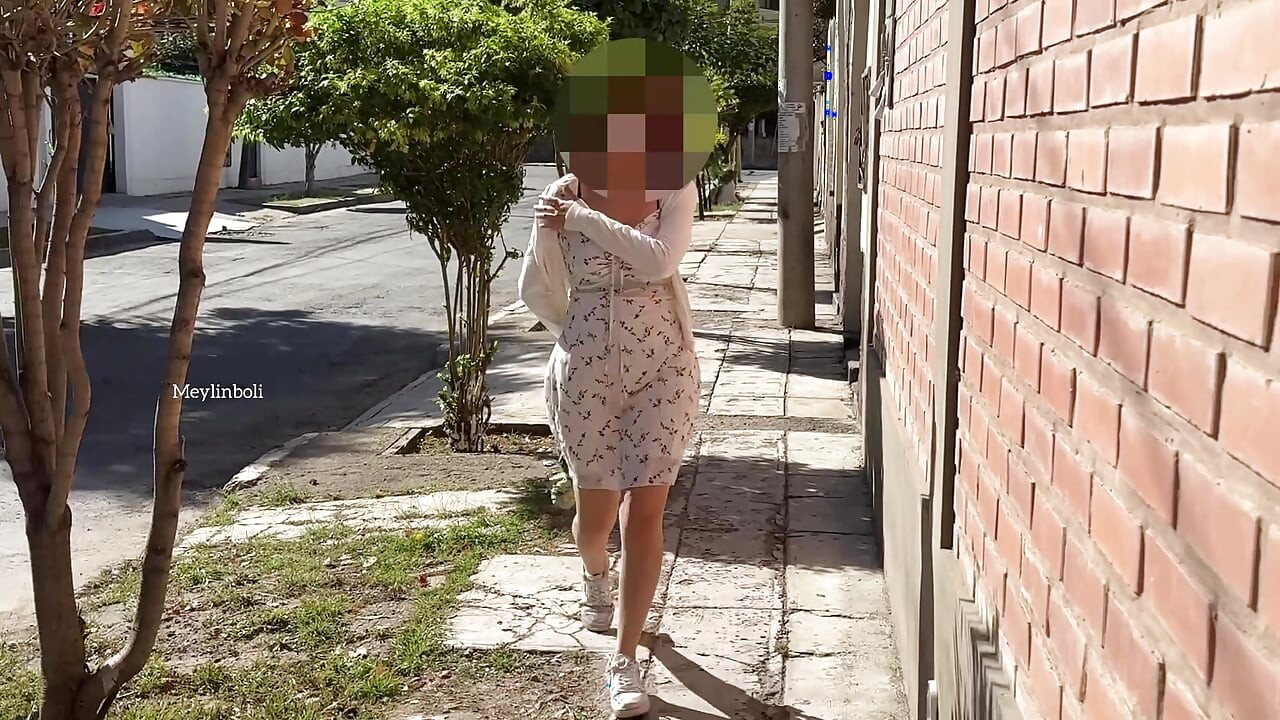 ΚΟΡΊΤΣΙ ΚΟΛΕΓΊΟΥ ΦΕΎΓΕΙ ΜΕ ΈΝΑΝ ΦΊΛΟ ΓΙΑ ΝΑ ΓΑΜΗΘΕΊ
