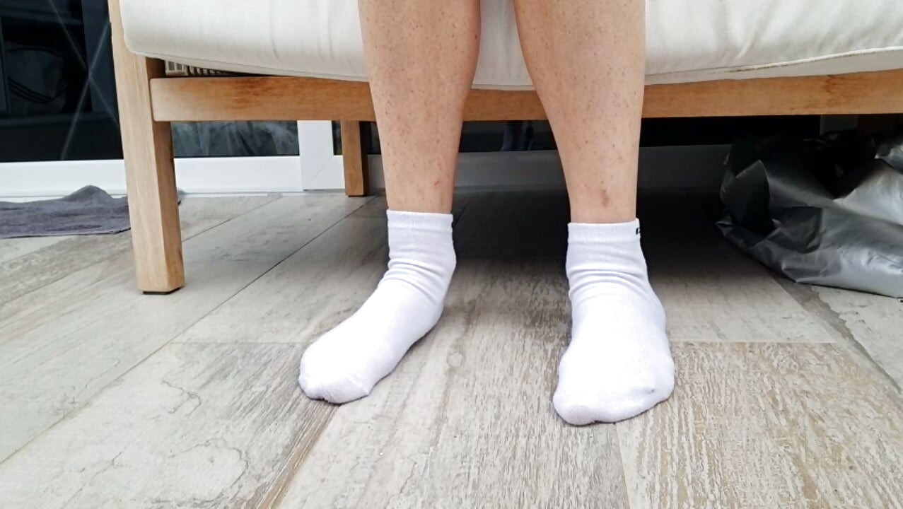 White Ankle Sock Peal & Reveal: Slim Arch And Delicate Toes