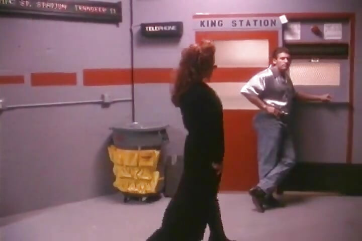 Tante seksi ini dientot habis-habisan di ruang ganti