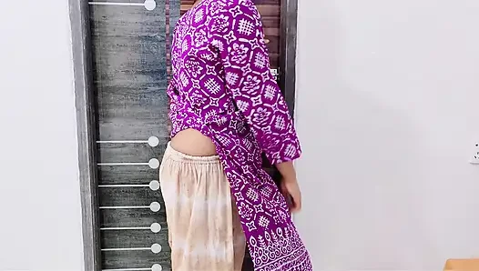 Shila bhabhi yang haus seks memberikan seks terbaiknya kepada pemilik rumah untuk sesuatu yang ekstra xxx