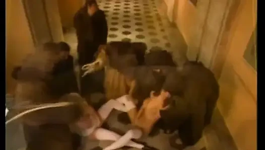 XVIII yüzyılda ateşli ve sürtük bayan grup seks yapıyor