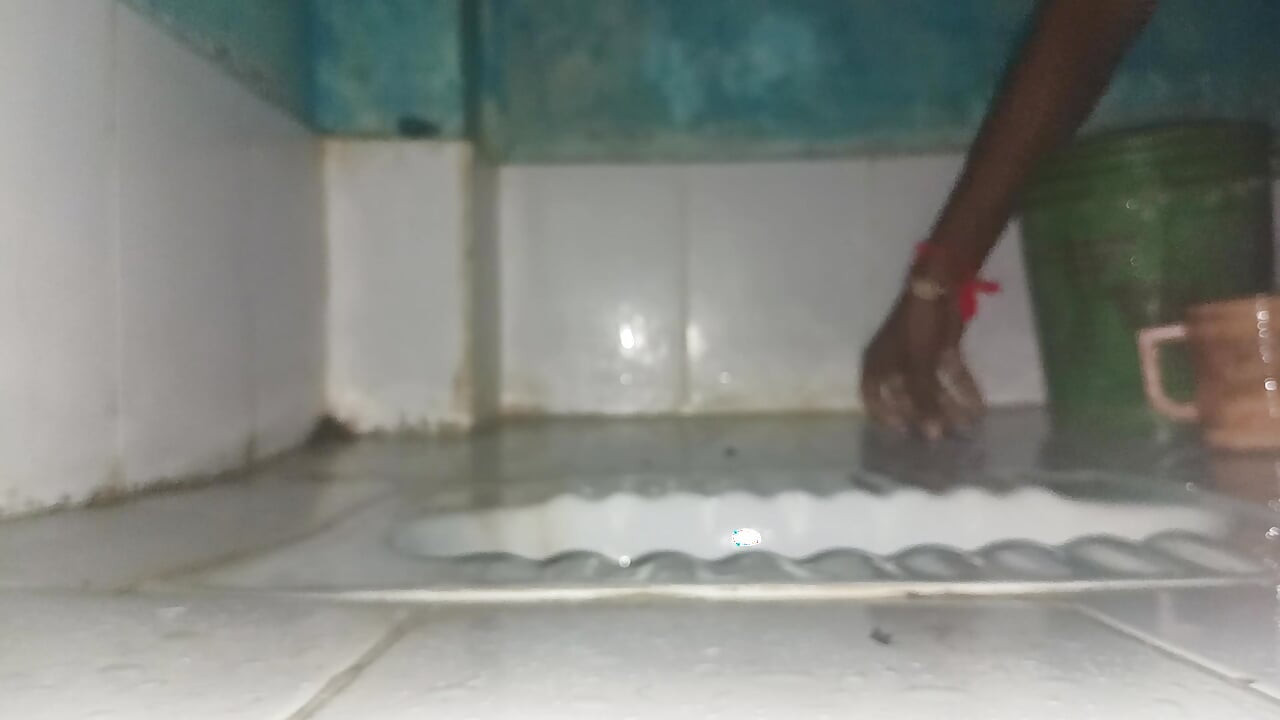 A single boy find my gf on my bathroom
