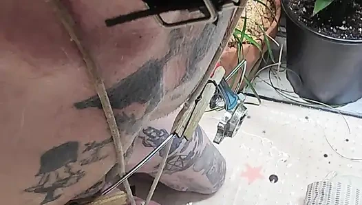 Goode Girl Kocasının Taşaklarını Ve Yarağını Bağlıyor Ve Onunla Ayak Eğlencesi Yapıyor