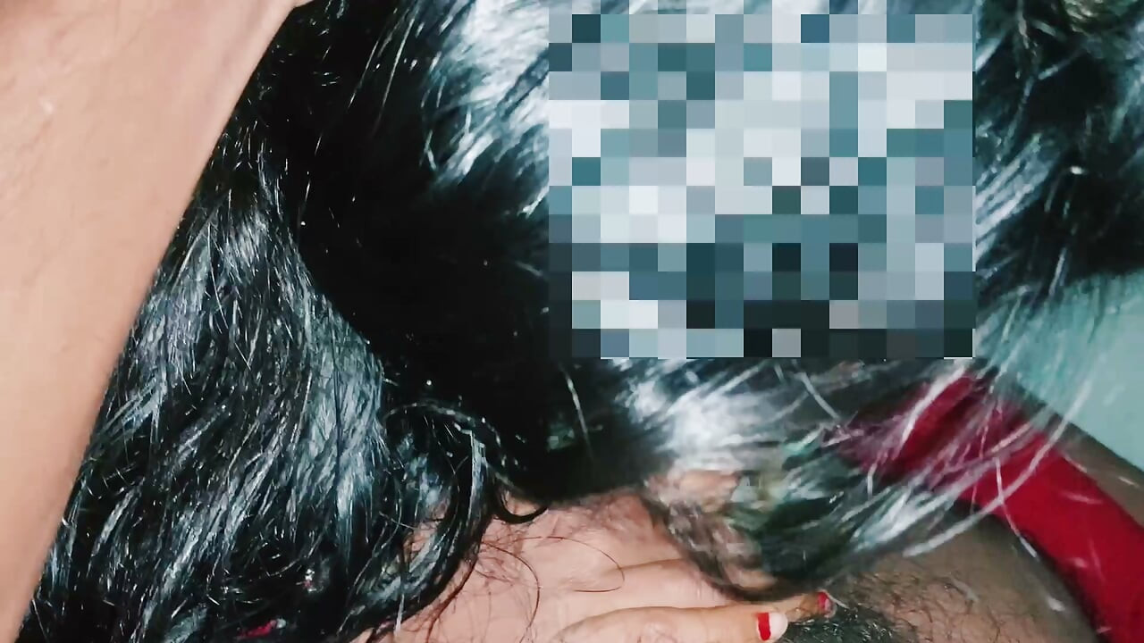 Nyonya seksi dengan payudara besar berhubungan seks dengan pelayan HotBhabi