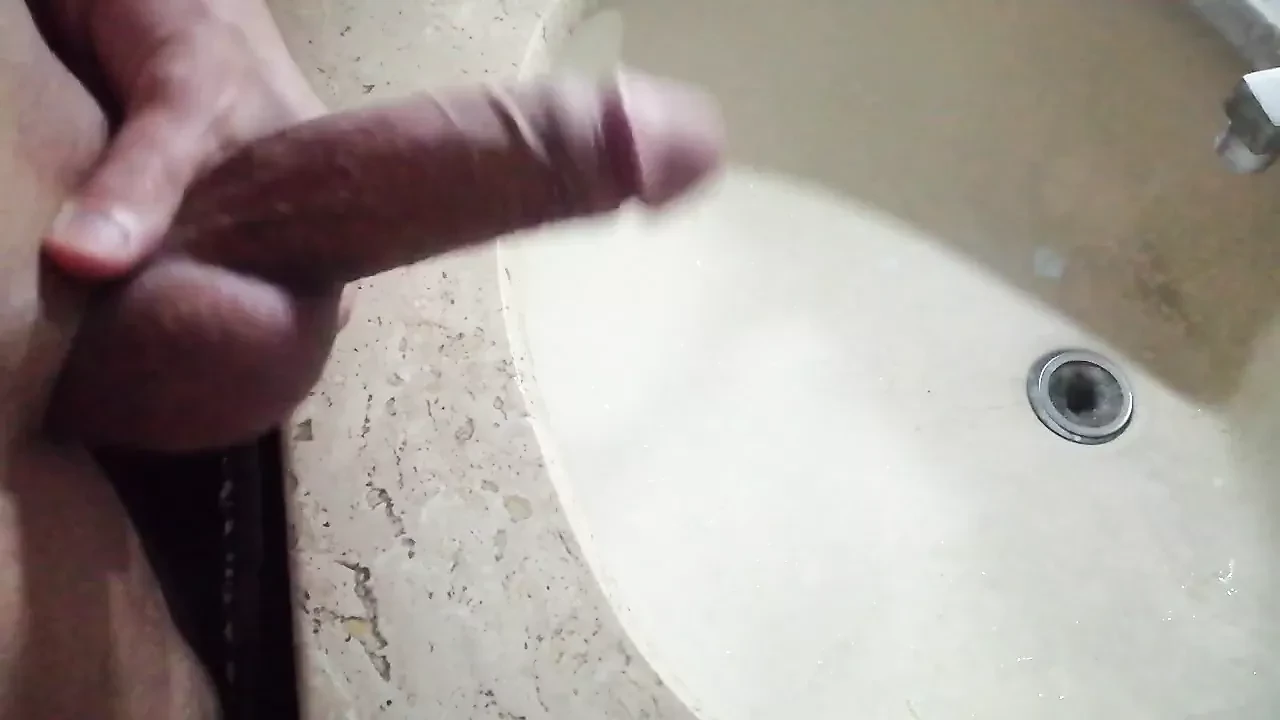 FAST HANDJOB – CUM ON SINK – AMATEUR HOMEMADE