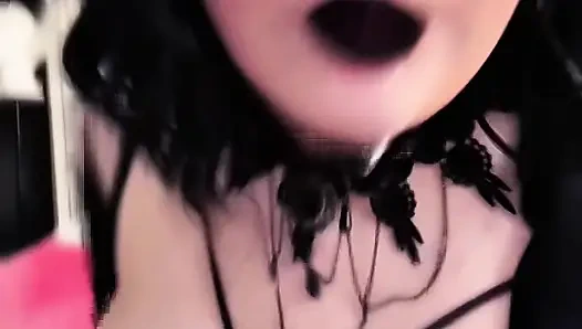 Gotik iri güzel kadının büyük zenci yarağının üremeye ihtiyacı var
