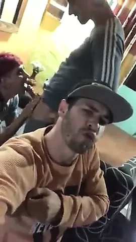 viendo al amigo