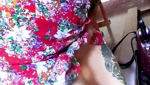 Gadis terangsang berpikir di memeknya alih-alih tuhan di gereja