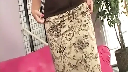 Tante seksi rambut pirang lagi asik jilat memek dan berbagi kontol besar