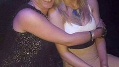Mamma e figlia in discoteca