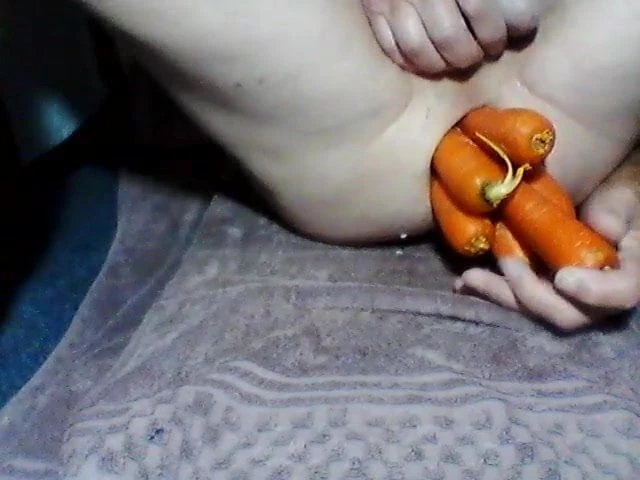 Eddy loves inserting carrots in his arse