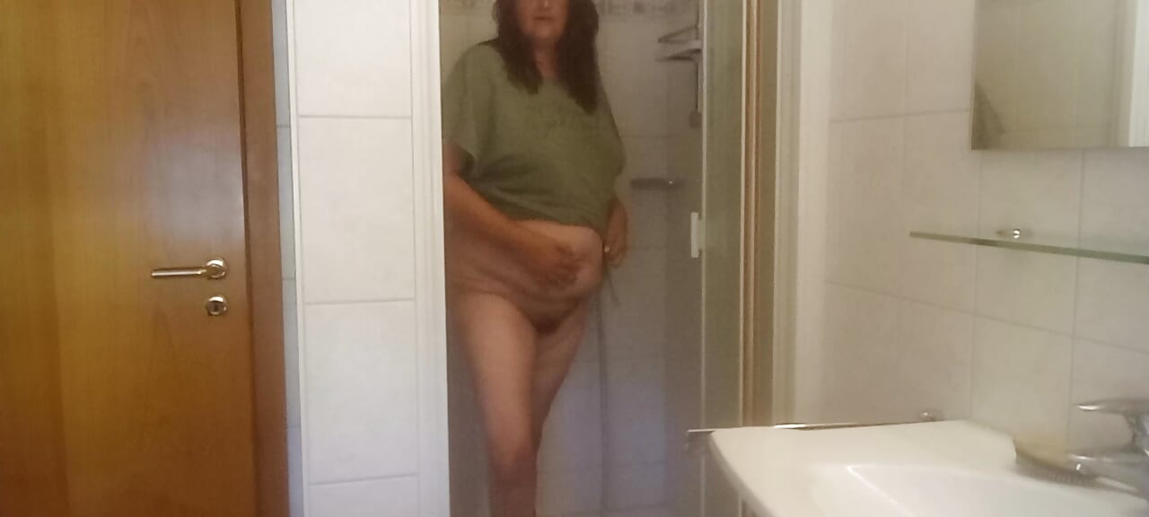 De geur van gisteravond volwassen MILF in de douche 52 en ongecensureerd