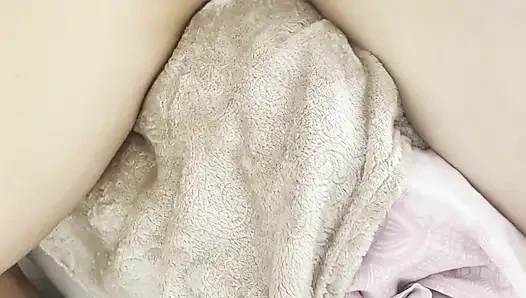 Массаж задницы и киски закончился горячим кримпаем в киске