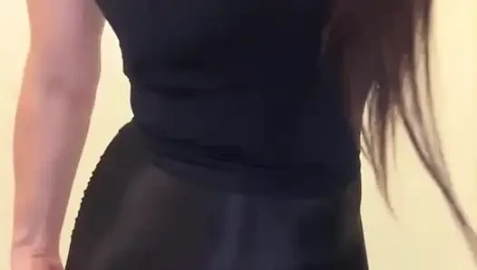 Ibu tiri toket besar lagi asik nyepong kontol