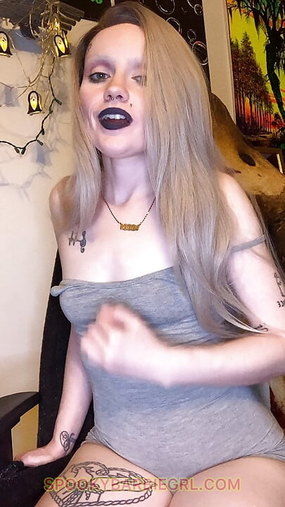 SPOOKYBARBIEGRL GOTH HOMEWRECK JOI - KÜÇÜK MEMELER DAHA IYI