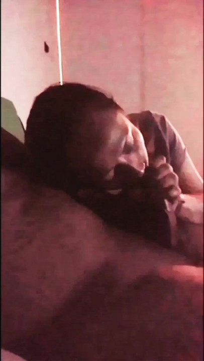 Malay office divorcee orally pleasures indian boss cock