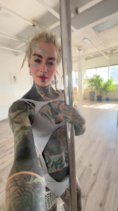 Hi  I love to dance for you. Do you wanna see it and even more? Follow me now!