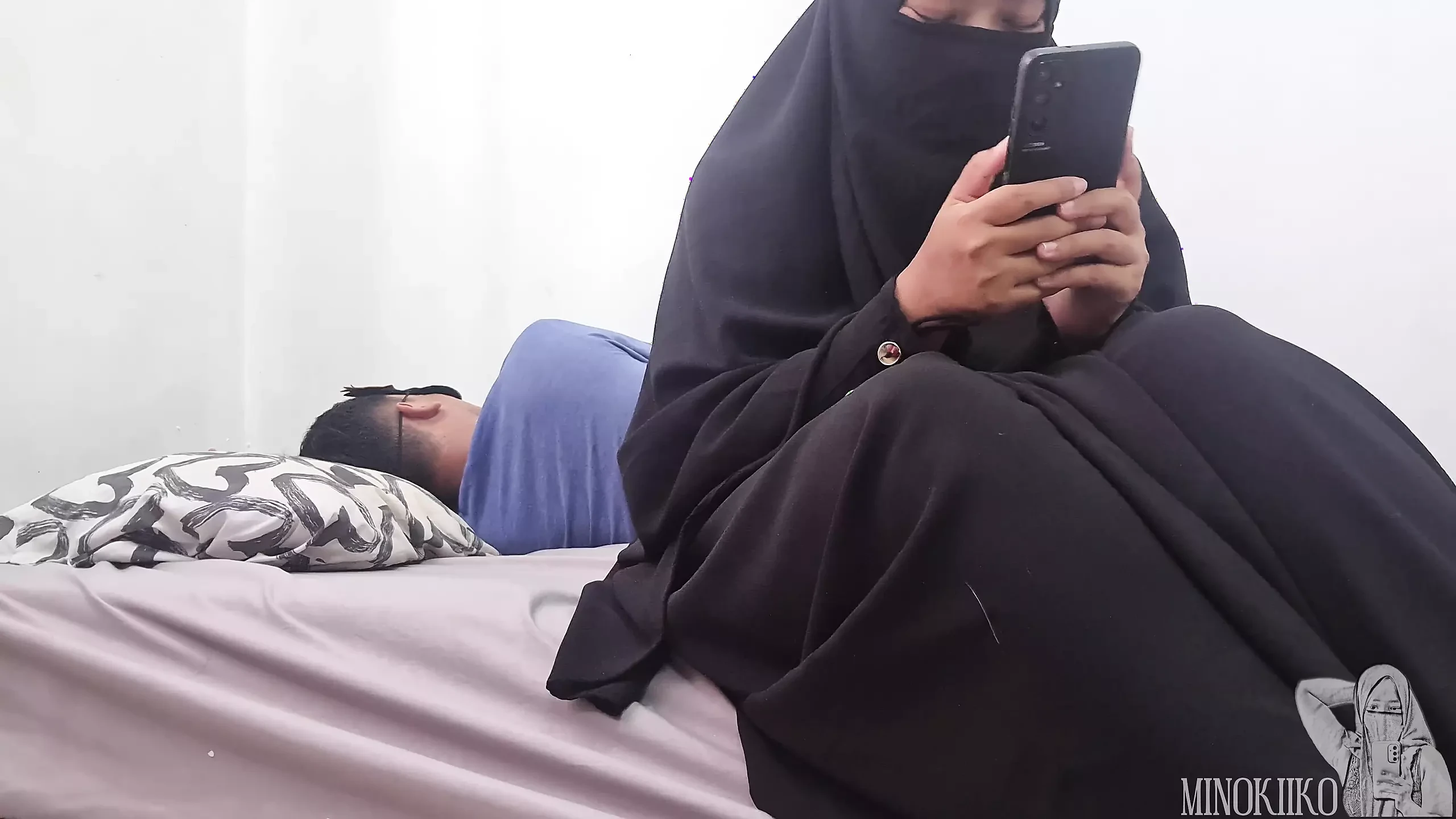 我的姐夫把我误认为是他的头巾妻子 Minokiiko