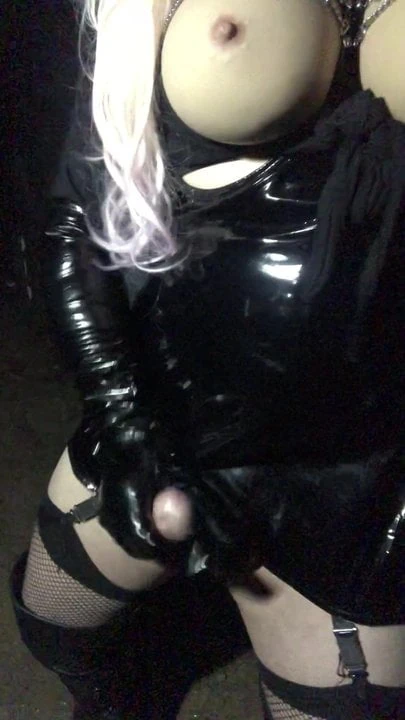 Sissy crossdresser pvc slut outdoor wank