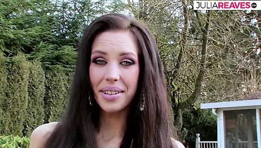 Худенькой девушке лижут киску перед жестким трахом на диване