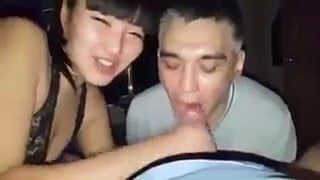 Asiatisches, kasachisches Cuckold-Paar verehrt seinen russischen Liebhaber