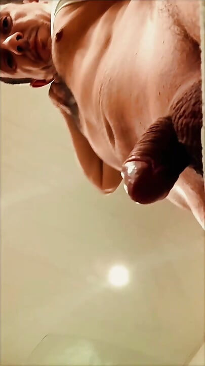 Кам-модель показывает сексуальный паренек