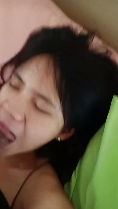 Caliente hermanastra videollamadas madrastra mientras se la follan!
