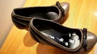 Wife's pump shoes with platform cummed