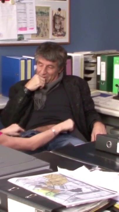 Волнующий момент из "СТАРЫЙ УЧИТЕЛЬ СКЛОНЯЕТ МОЛОДУЮ НЕМЕЦКУЮ ТИНКУ К ТРАХУ В ШКОЛЕ"