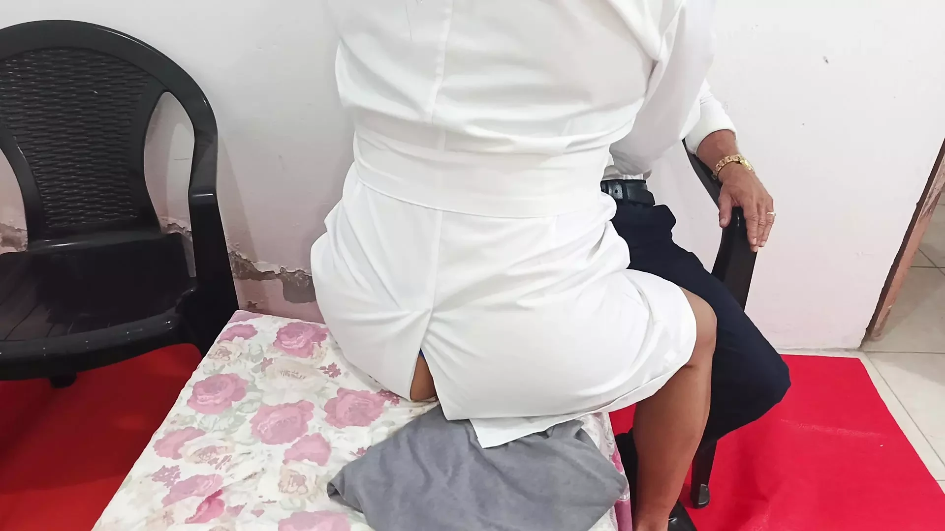C’EST LA VIDÉO ! LE NOUVEAU PROFESSIONNEL DE LA SANTÉ FAIT DU PORNO AU CENTRE DE SANTÉ