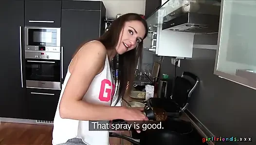 Girlfriends XXX - lesbisches paar nimmt eine pause vom kochen bis zum knallen