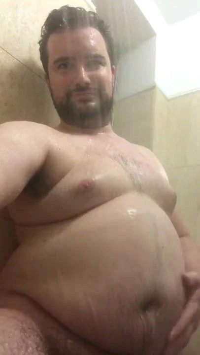 Fat growing belly shower play