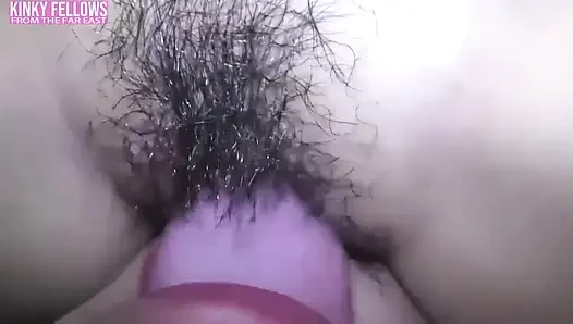 Hala çekici bir adamı hediyeyle duş alıyor, asla öğrenemeyen evli kadın