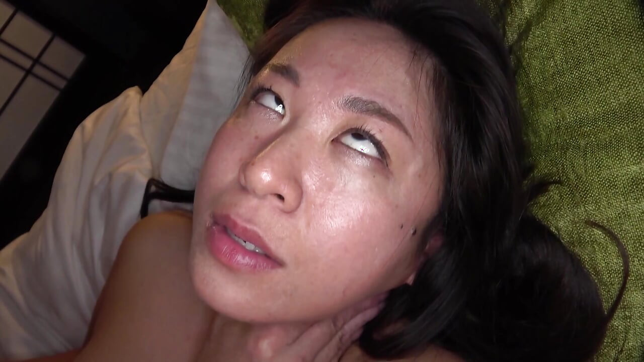 A142F01 Picking up a thrilling mature woman in a local shopping street! The more ordinary housewives get more satisfied, rolling their eyes and going wild with their mature bodies!