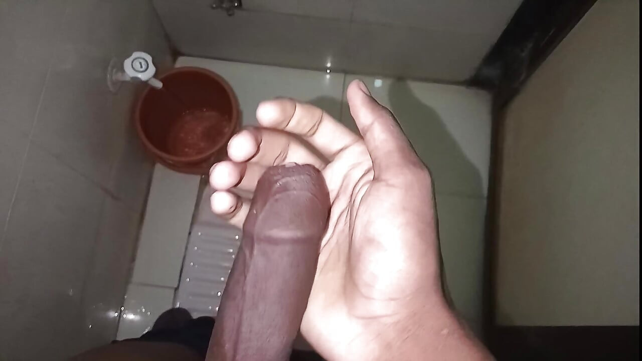 Desi boy podwójnie szarpanie sesji w toalecie Dwa razy masturbacja