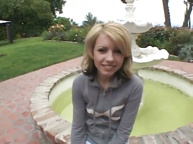 Lexi Belle сосет ее первый большой черный член