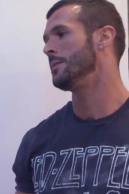 MENATPLAY - Hunk in suit Enzo Rimenez barebacks Denis Vega