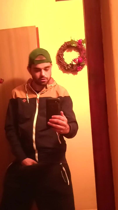 Dressed in Front of the Mirror, I Play and Show off