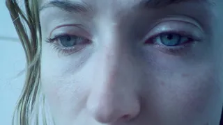 Sophie Turner - `` Survivre '' S1E01