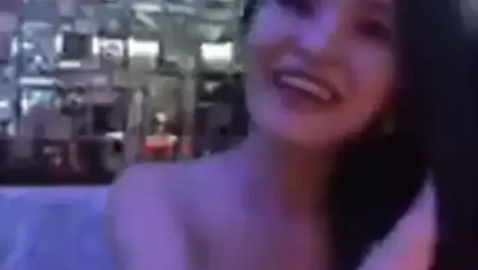 Vo Thuy Quynh sexy show