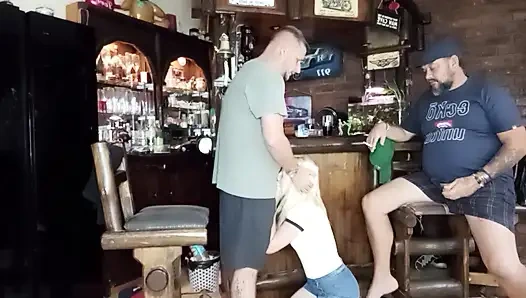 Dua pria satu pirang ditembak di wajahnya