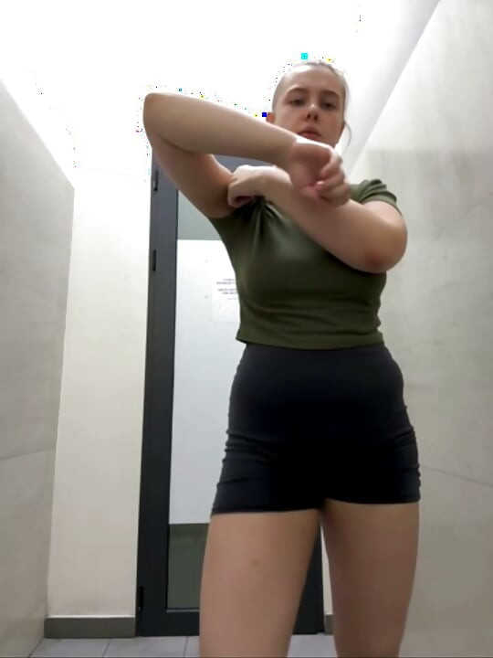 Hardcore en gimnasio público follando con Jucielussie