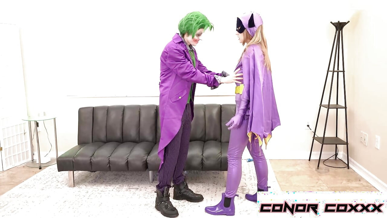 ConorCoxxx-Batgirl dilebarkan