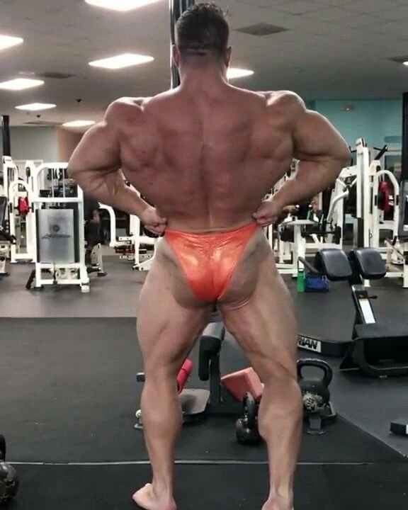 Pre-contest posing practice