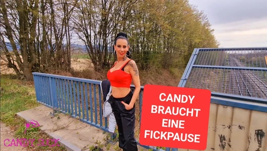 Une MILF Candy_Suck a besoin d’une pause baise